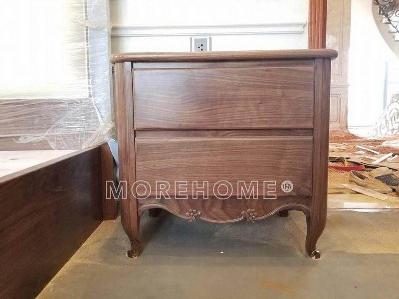 MoreHome đã thiết kế và sản xuất mẫu tap đầu giường gỗ óc chó.